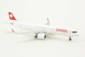 Alternative view of Airbus A321neo Swiss "Chateau d'Orex" HP-JPB JC Wings EW421N008 1:400