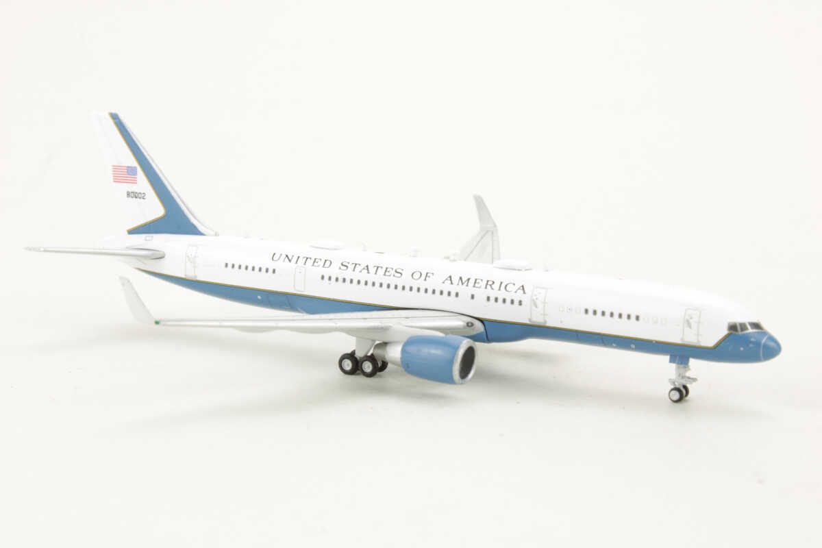 Boeing C-32A US Air Force United States of America 80002 Gemini Jets GJAFO1635 1:400 – Bild 2