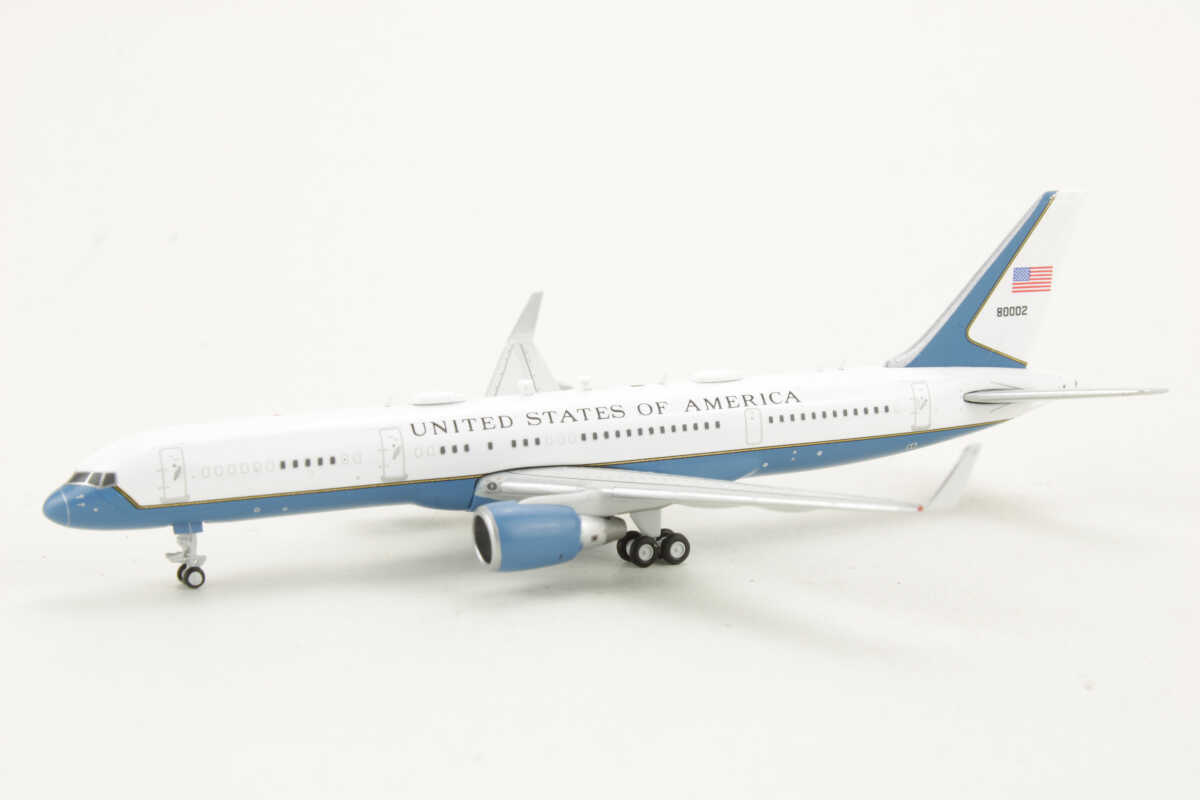 Boeing C-32A US Air Force United States of America 80002 Gemini Jets GJAFO1635 1:400 – Bild 3