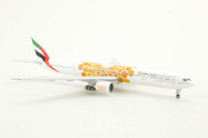 Alternative view of Boeing 777-300ER Emirates "Expo 2020" A6-EPO Gemini Jets GJUAE1816 1:400