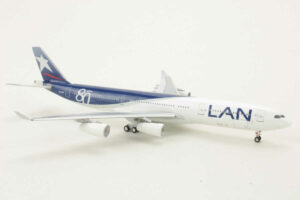 Alternative view of Airbus A340-300 LAN Airlines CC-CQF "Exclusive for Scale Hangar members“ Aeroclassics HC-043 1:400