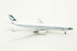 Alternative view of Airbus A330-300 Cathay Pacific VR-HLB "Exclusive for Scale Hangar members" Aeroclassics HC-045 1:400