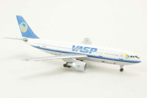 Alternative view of Airbus A300B VASP PP-SNN Aeroclassics 1:400