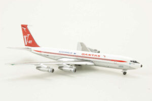 Alternative view of Boeing 707-320C Qantas VH-EAC Aeroclassics 1:400