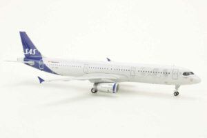 Alternative view of Airbus A321 SAS Scandinavian "Sulke Viking" OY-KBH JC Wings XX2426 1:200