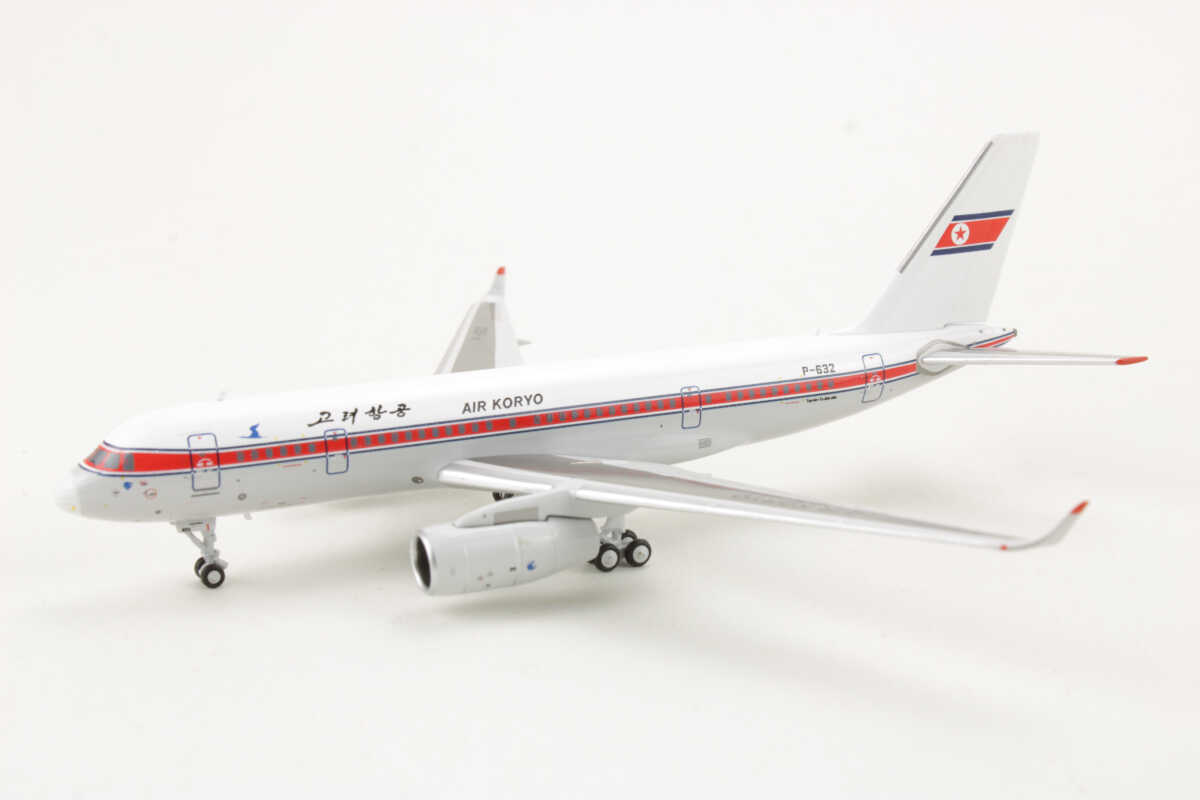 Tupolev TU-204-300 Air Koryo P-632 NG Models 41001 1:400 – Bild 3