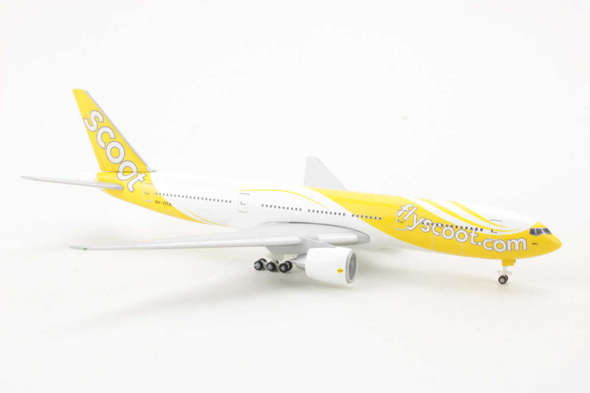 Boeing 777-200 Scoot "Barry" 9V-OTA Herpa 527859 1:500 – Bild 2