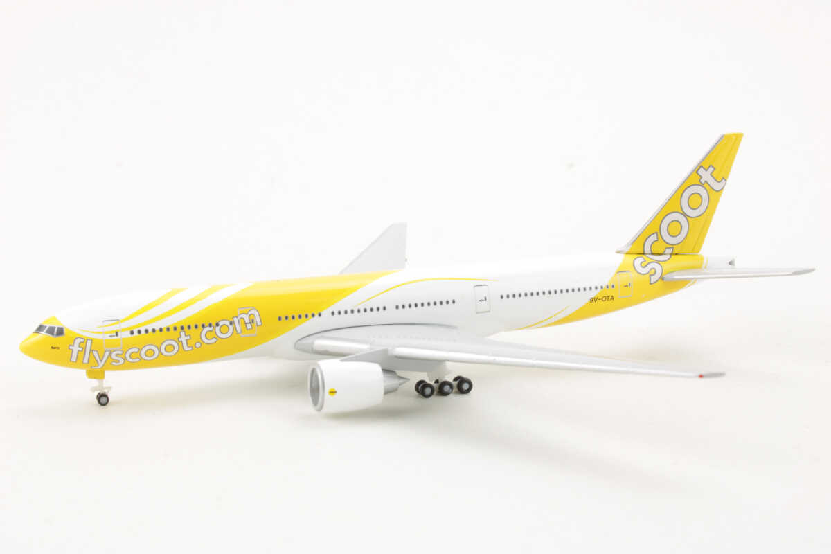 Boeing 777-200 Scoot "Barry" 9V-OTA Herpa 527859 1:500 – Bild 3