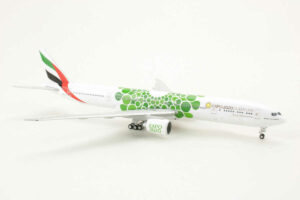 Alternative view of Boeing 777-300ER Emirates "Expo 2020" A6-EPU Gemini Jets GJUAE1817 1:400