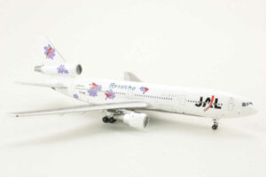 Alternative view of McDonnell Douglas DC-10-40 JAL Resocha JA8544 Aeroclassics 1:400