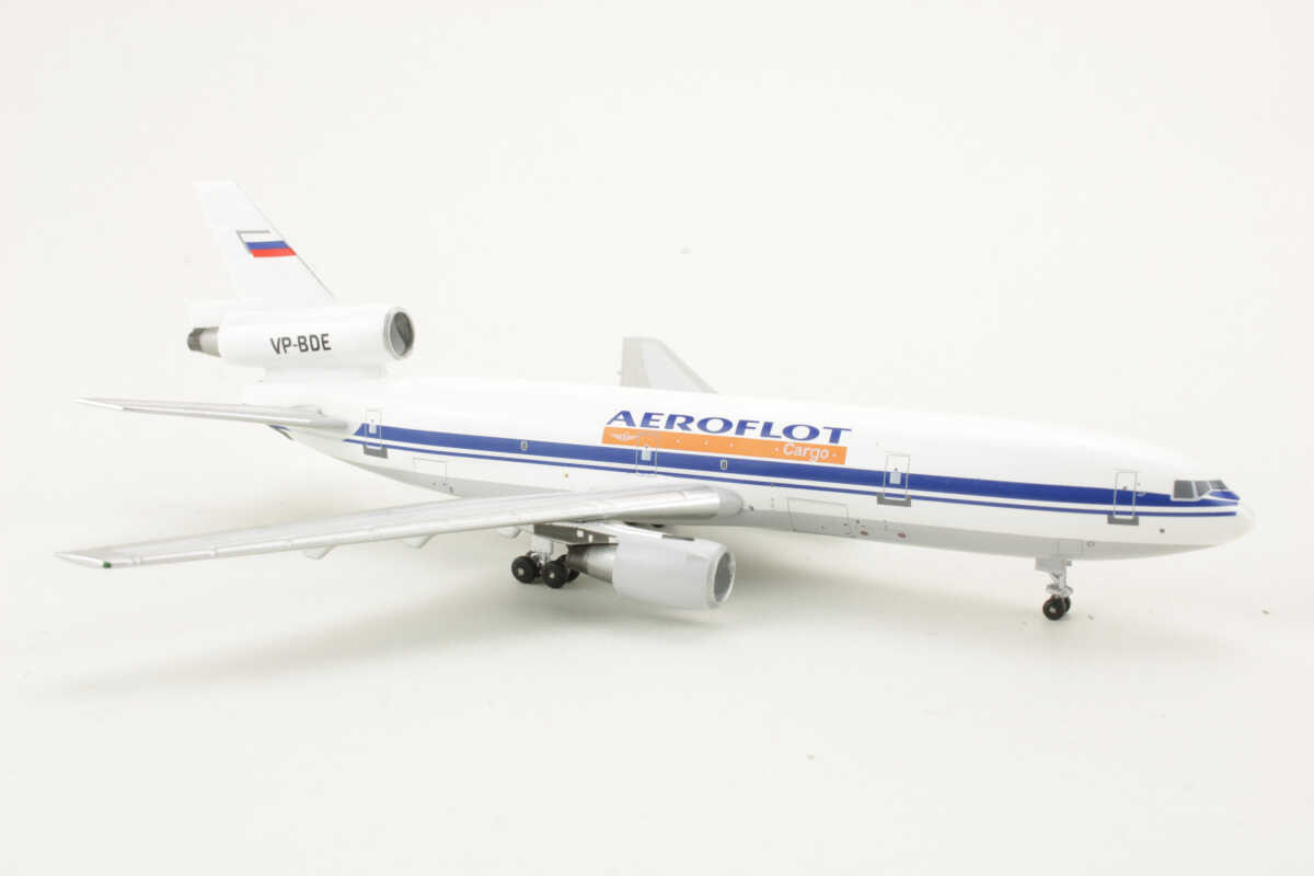 McDonnell Douglas DC-10-40F Aeroflot Cargo VP-BDE Aeroclassics 1:400 - Image 2