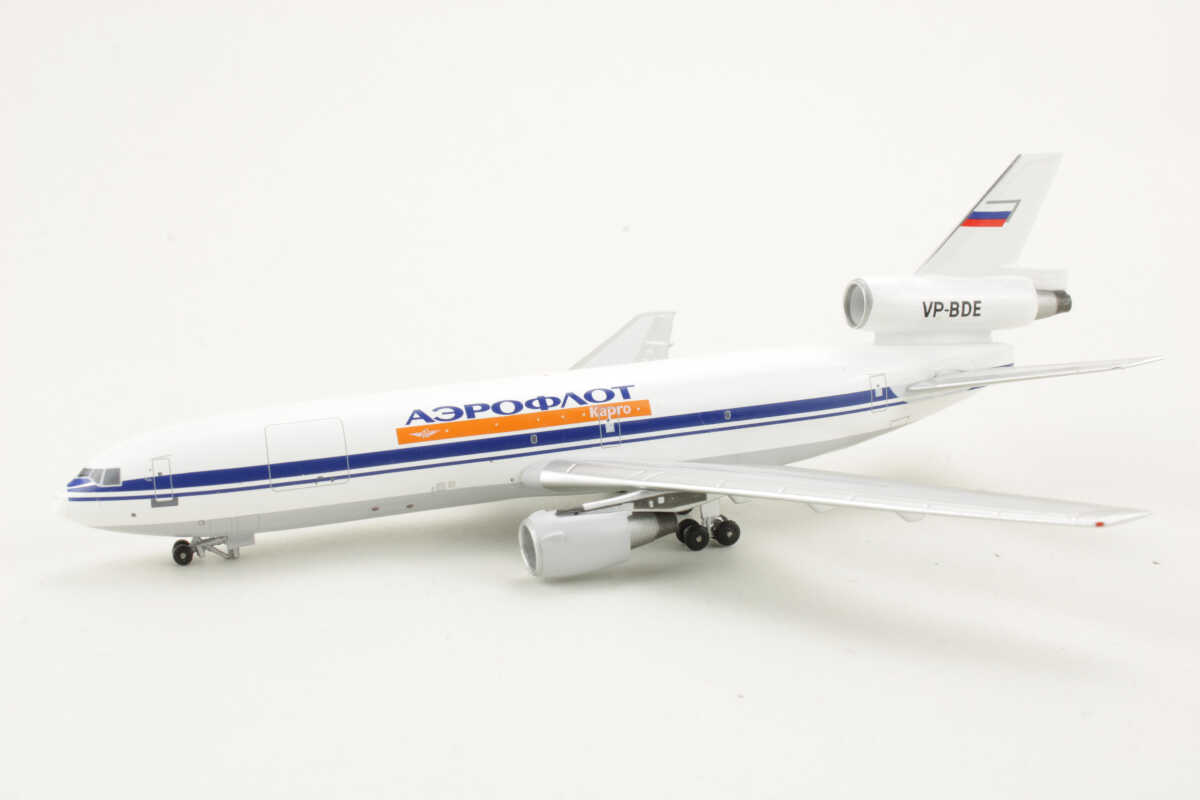 McDonnell Douglas DC-10-40F Aeroflot Cargo VP-BDE Aeroclassics 1:400 - Image 3