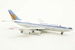 Alternative view of Ilyushin IL-86 Atlant-Soyuz RA-86142 JC Wings JC4033 1:400