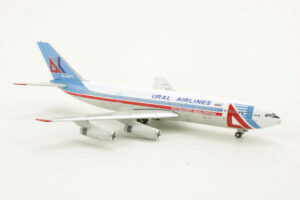 Alternative view of Ilyushin IL-86 Ural Airlines RA-86078 JC Wings JC4009 1:400