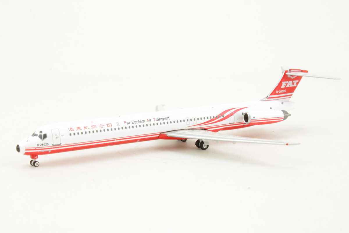 McDonnell Douglas MD-82 FAT Far Eastern Air Transport B-28025 Phoenix 10933 1:400 – Bild 3