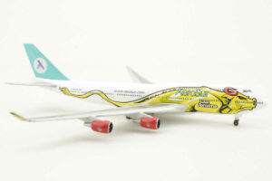 Alternative view of Boeing 747-400 Aerosur CP-2603 Herpa 517461 1:500