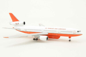 Alternative view of McDonnell Douglas DC-10-30 10 Tanker Air Carrier N603AX Herpa 529082-001 1:500
