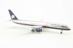 Alternative view of Boeing 757-200 Aeromexico N801AM NG Models 53143 1:400