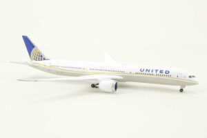 Alternative view of Boeing 787-10 United Airlines N14001 Herpa 533041 1:500