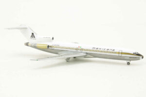 Alternative view of Boeing 727-200 Mexicana "Puerto Vallarta" XA-DUJ Herpa 535052 1:500