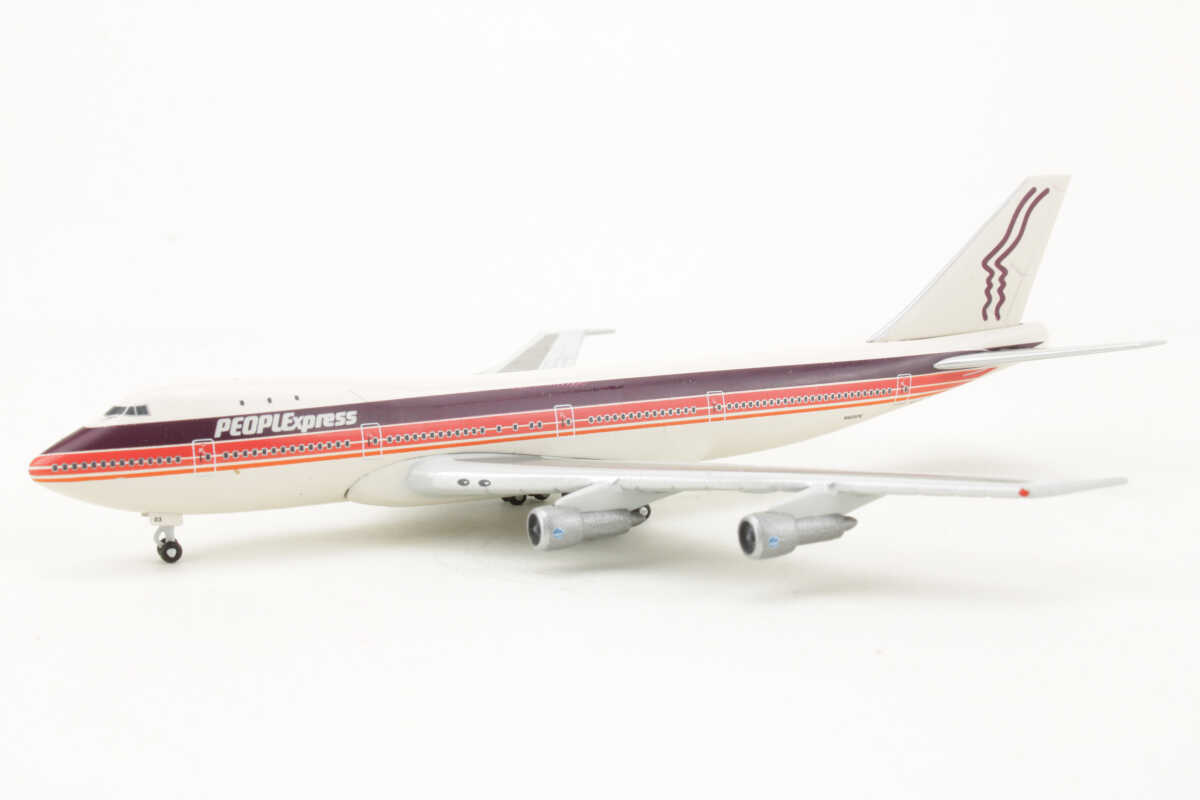 Boeing 747-100 People Express N603PE Herpa 536813 1:500 – Bild 3
