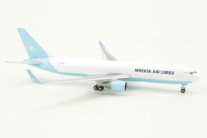 Alternative view of Boeing 767-300F Maersk Air Cargo OY-SYA Herpa 537261 1:500