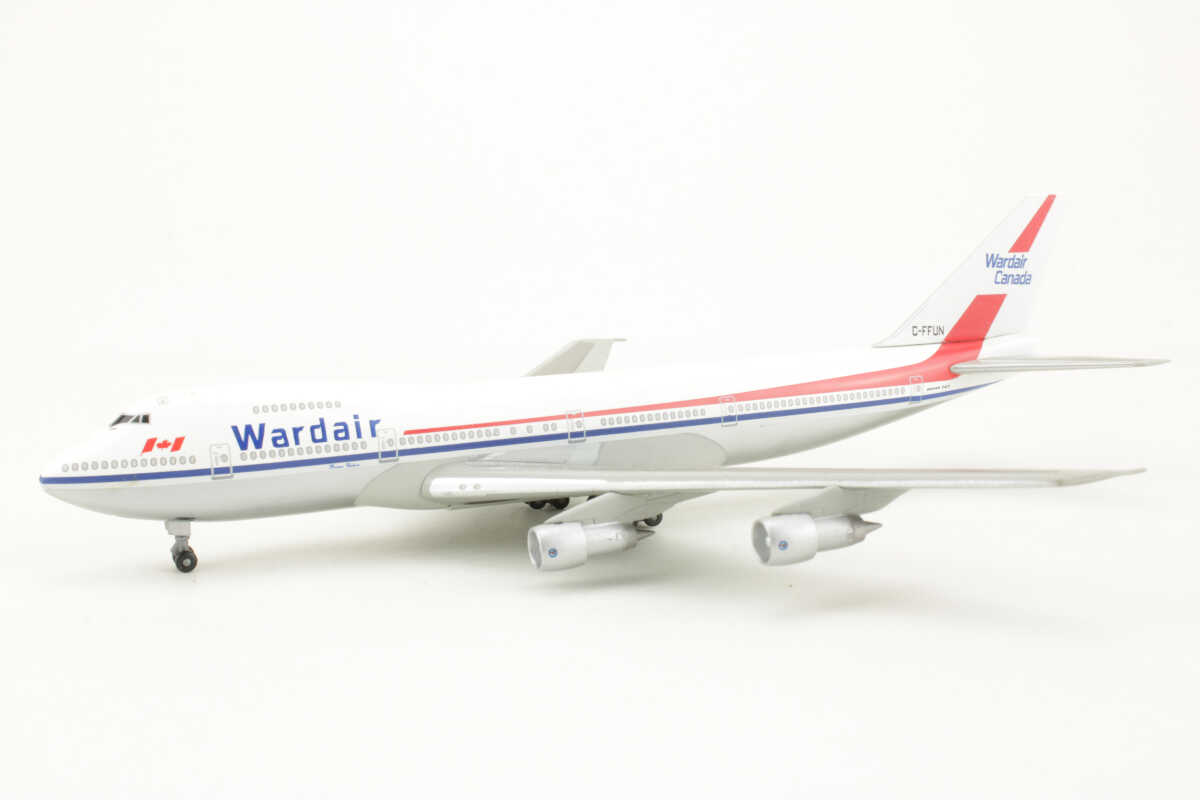 Boeing 747-124 Wardair Canada C-FFUN Dragon Wings 55144 1:400 – Bild 3