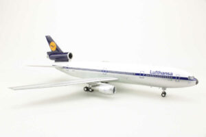 Alternative view of McDonnell Douglas DC-10-30 Lufthansa "Fürth" D-ADFO Herpa 552301 1:200