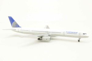 Alternative view of Boeing 757-300 Continental Airlines Dragon Wings 55453 1:400