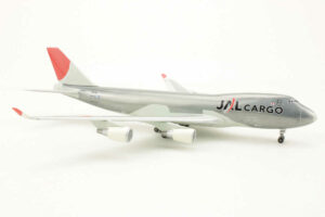 Alternative view of Boeing 747-400F JAL Japan Air Lines Cargo JA401J Dragon Wings 55520 1:400