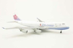 Alternative view of Boeing 747-400F China Airlines Cargo B-18705 "Exclusive for Airshop Taiwan" Dragon Wings 55627 1:400