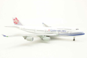 Alternative view of Boeing 747-400 China Airlines B-18211 "Exclusive for Airshop Taiwan" Dragon Wings 55786 1:400