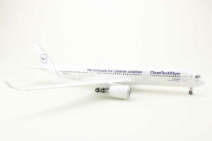 Alternative view of Airbus A350-900 Lufthansa "CleanTechFlyer" D-AIVD Herpa 572460 1:200