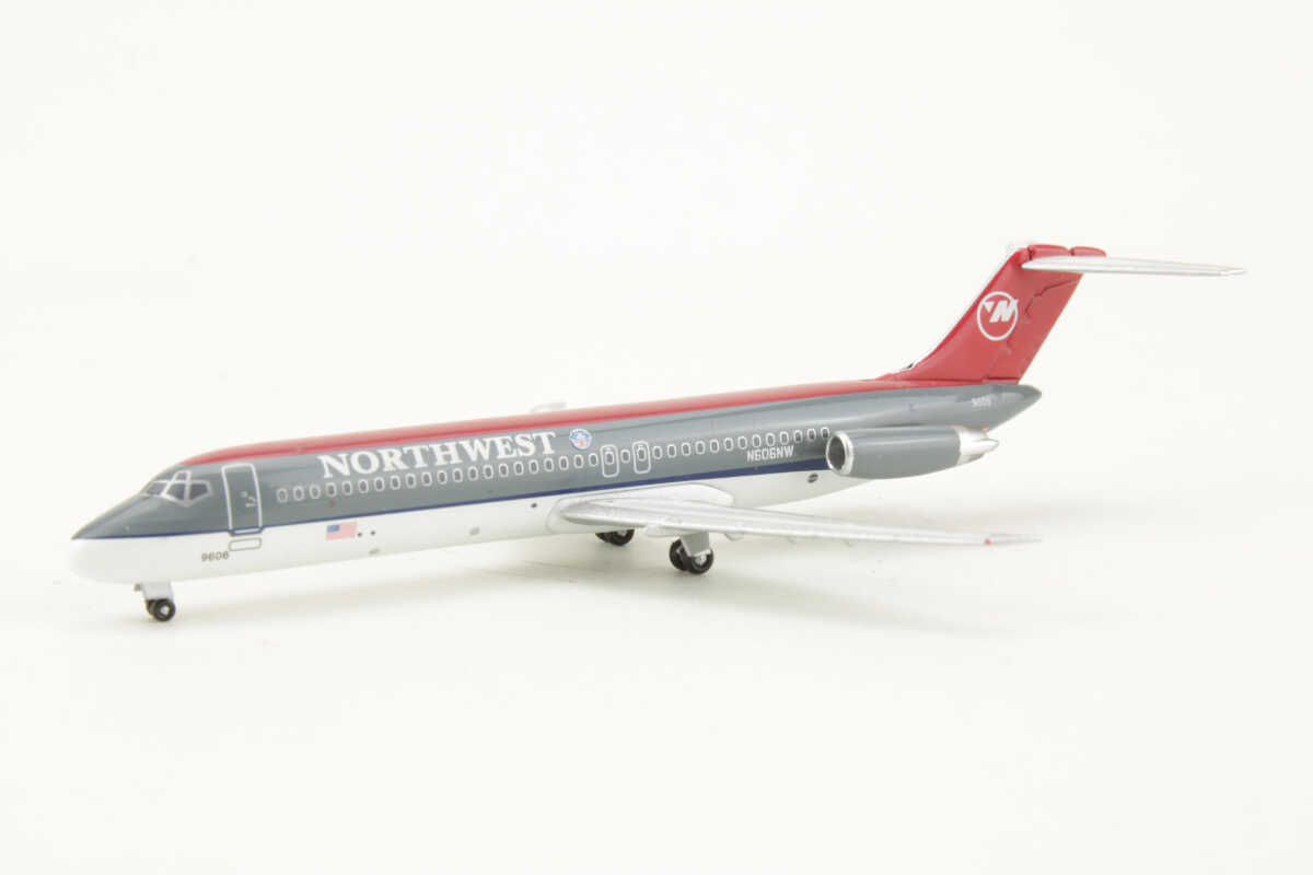 Set 3pcs Douglas DC-9-50 N401EA / DC-9-30 N606NW / DC-9-40 N756NW Northwest Airlines SMA SMA031101 1:400 – Bild 3