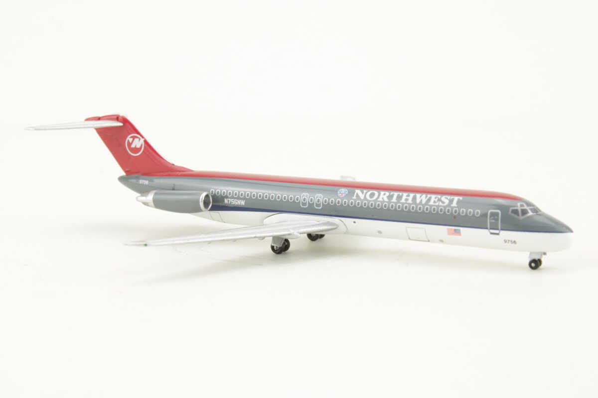 Set 3pcs Douglas DC-9-50 N401EA / DC-9-30 N606NW / DC-9-40 N756NW Northwest Airlines SMA SMA031101 1:400 – Bild 4