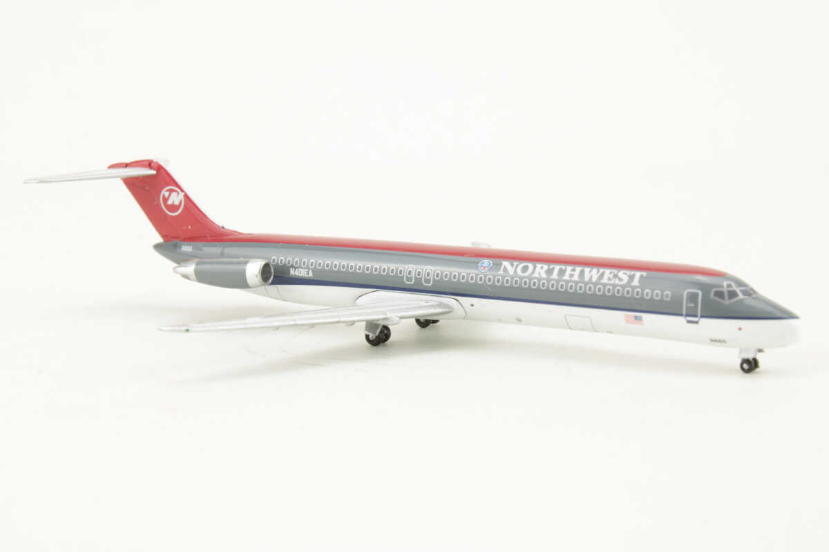 Set 3pcs Douglas DC-9-50 N401EA / DC-9-30 N606NW / DC-9-40 N756NW Northwest Airlines SMA SMA031101 1:400 – Bild 6