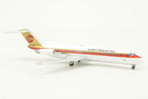 Alternative view of Set 2 pcs Douglas DC-9-30 Continental Airlines N12536 / N521TX SMA SMA040301 1:400