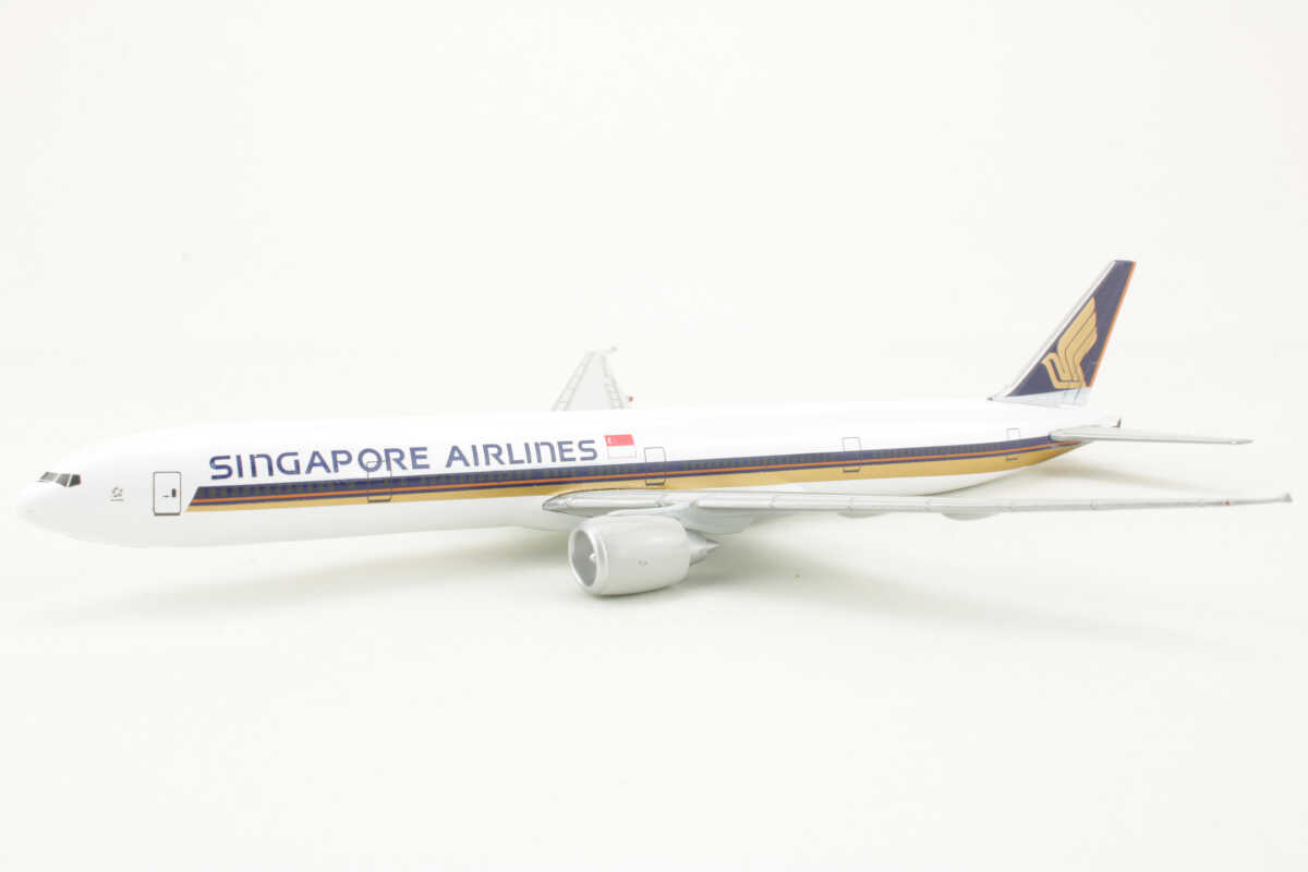 Boeing 777-300ER Singapore Airlines "Airline Exclusive" 1:400 – Bild 3