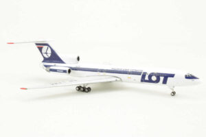 Alternative view of Tupolev TU-154M LOT Polish Airlines SP-LCM Phoenix 11041 1:400