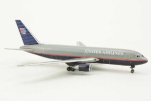 Alternative view of Boeing 767-222 United Airlines N604UA Dragon Wings 55160 1:400