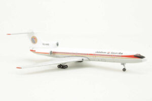 Alternative view of Tupolev TU-154M Egyptair AU-AXB Aeroclassics AC18053 1:400
