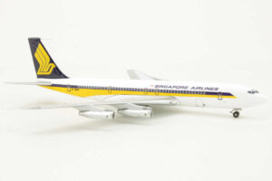 Alternative view of Boeing 707-320B Singapore Airlines 9V-BBB Aeroclassics AC18144 1:400