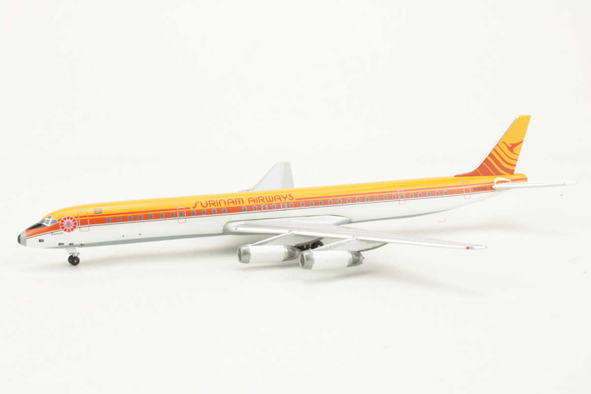 Douglas DC‑8‑63 Surinam Airways N4935C Aeroclassics AC419758 1:400 – Bild 3