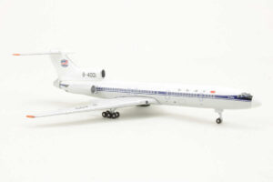 Alternative view of Tupolev TU-154M China United Airlines B-4001 Aeroclassics ACCUA072 1:400