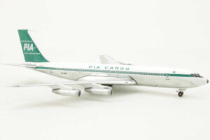 Alternative view of Boeing 707-320C PIA Pakistan International Cargo AP-AWD Aeroclassics ACPIA100107B 1:400