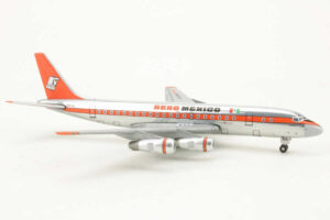 Alternative view of Douglas DC-8-51 Aeromexico XA-SIA Gemini Jets GJAMX562 1:400
