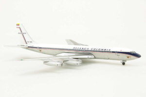 Alternative view of Boeing 707-320C Avianca Colombia HK-1402 Aeroclassics 1:400