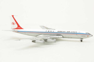 Alternative view of Boeing 707-320C Korean Air Lines N370WA Aeroclassics 1:400