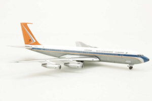 Alternative view of Boeing 707-320C SAA South African Airways ZS-SAH Aeroclassics 1:400