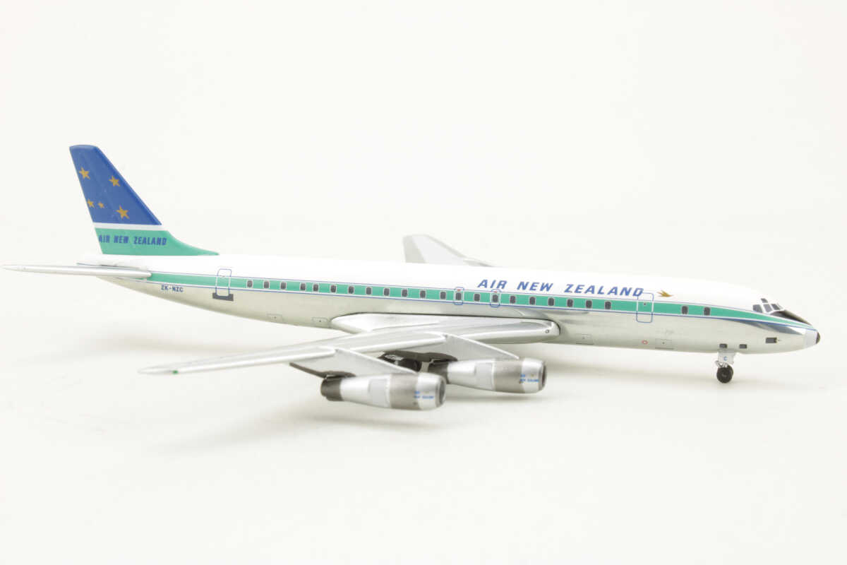 Douglas DC-8-50 Air New Zealand ZK-NZC Aeroclassics 1:400 – Bild 2